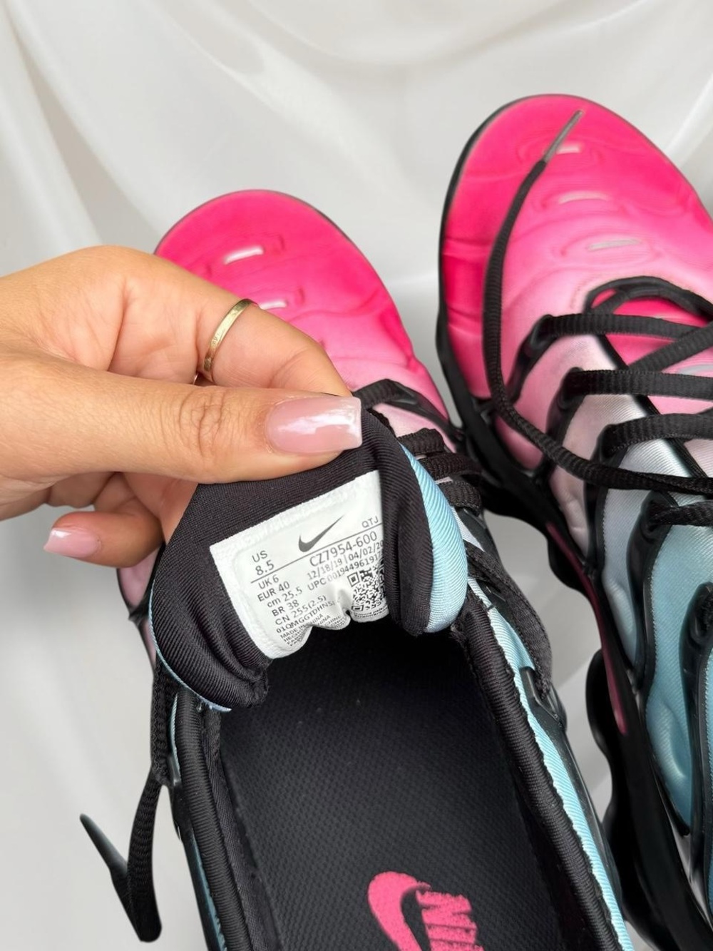 Nike Ombre Pink to Blue VaporMax Plus Sneakers with Black Accents - Picture 4 of 6